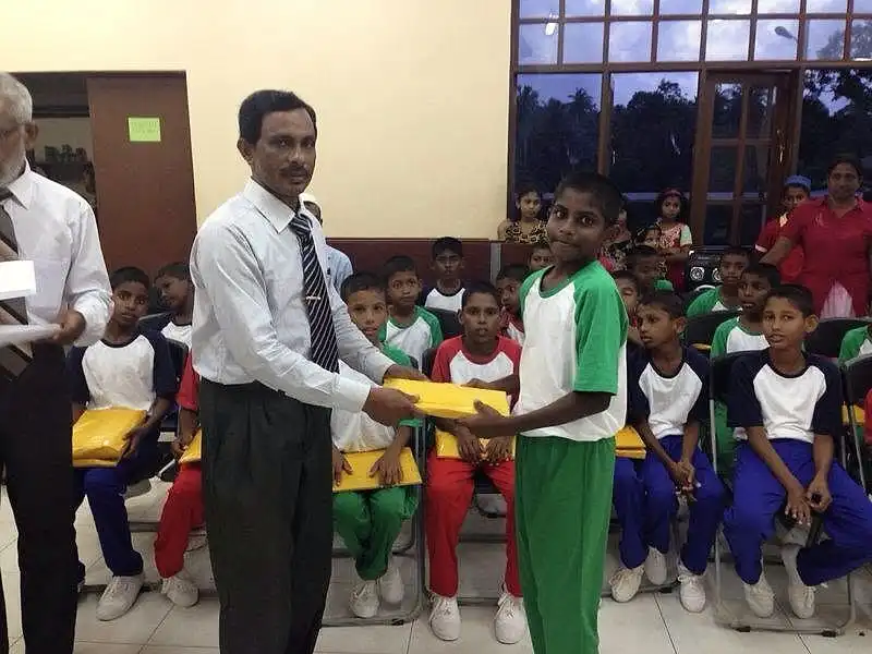 Principal handing over the prizes