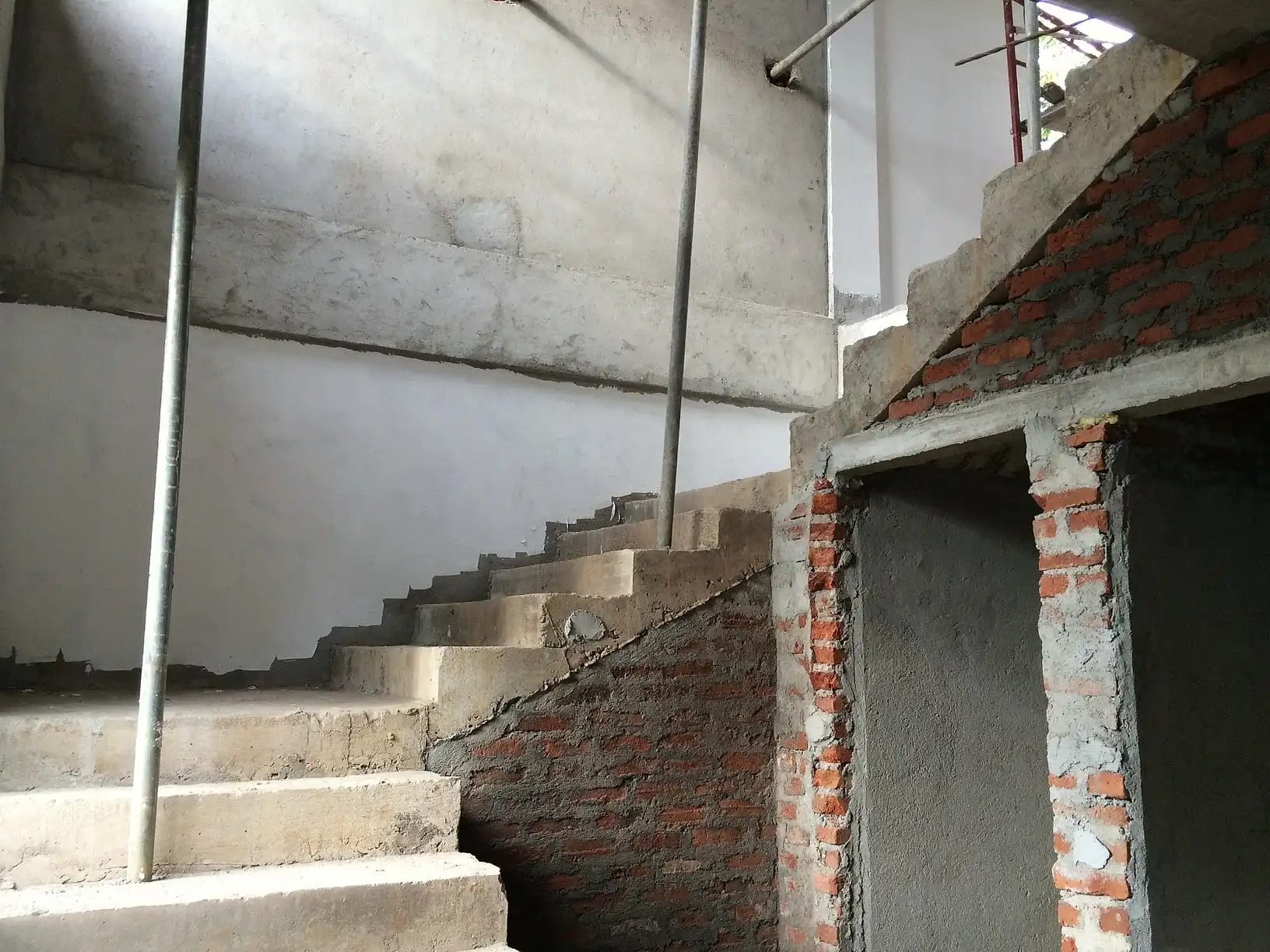 Construction status, photo 27
